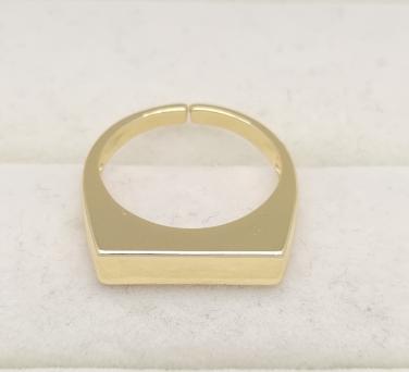 Ring. 14K gold plated.